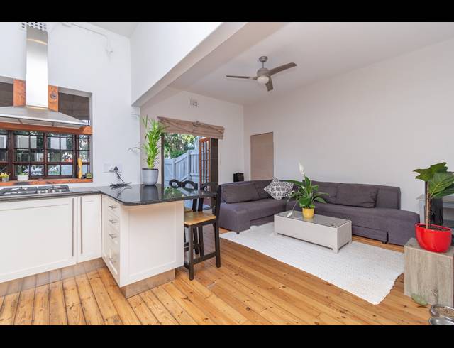 1.5 BEDROOM APARTMENT FOR SALE IN ORANJEZICHT